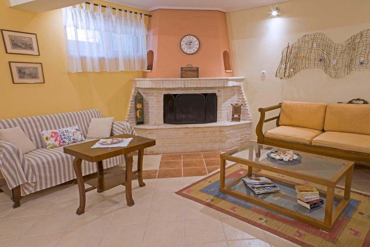 Remezzo Apartments Akrogiali Quarto foto